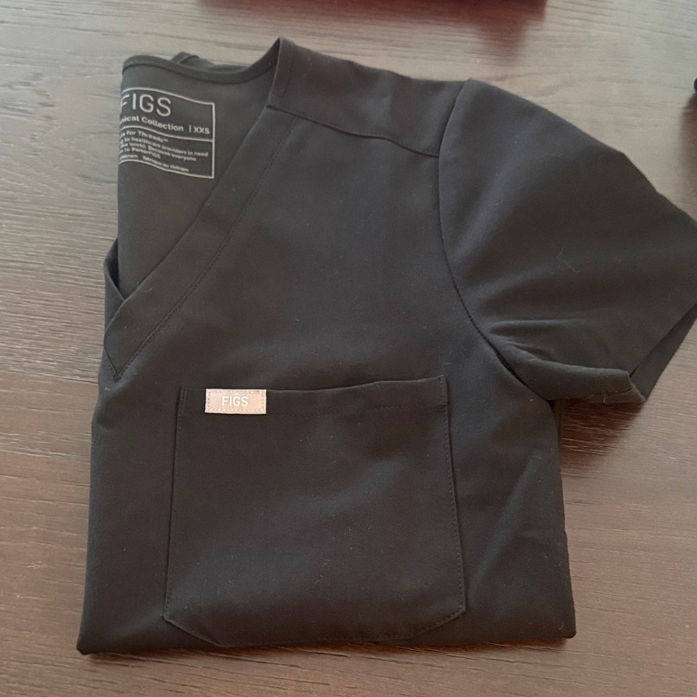 Figs black one pocket V-Neck Scrub Top
Great condition Xxs